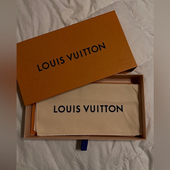 🩵SOLD🩵LOUIS VUITTON | Monogram Canvas Key Pouch code FL4220 - Picture 9 of 9